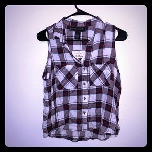 Women’s sleeveless flannel button up